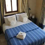 Country Views 3*