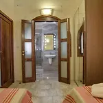 Country Views 3*