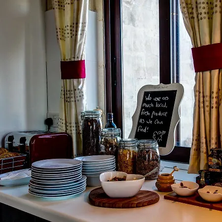 Country Views Bed and Breakfast 3*