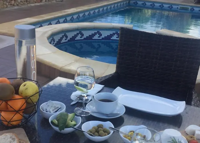 Country Views 3* Victoria